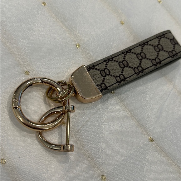 Key Chain Gold - Picture 3 of 3